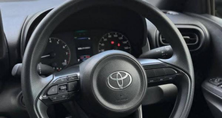 TOYOTA YARIS 2024