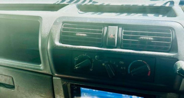 MITSUBISHI MINI MASTER 2004