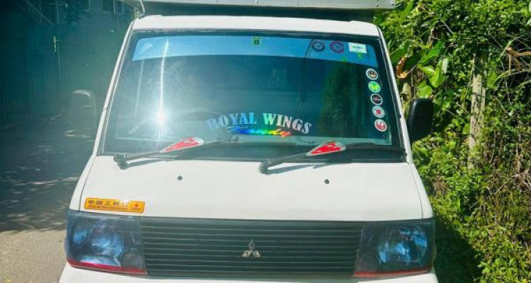 MITSUBISHI MINI MASTER 2004