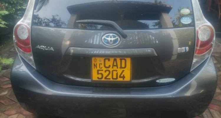 TOYOTA AQUA 2012