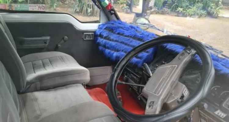 TOYOTA HIACE LH60 1983