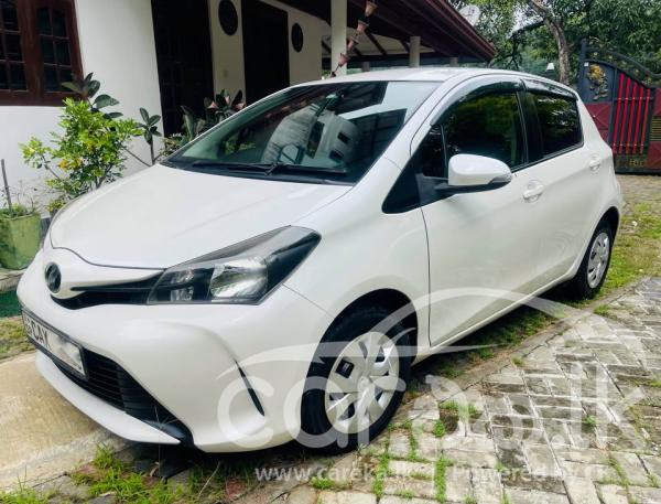 TOYOTA VITZ 2015