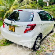 TOYOTA VITZ 2015