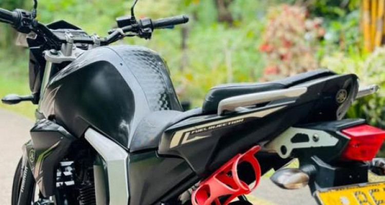 YAMAHA FZ 2017