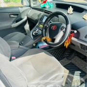 TOYOTA PRIUS 2011