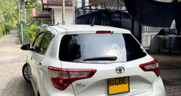 TOYOTA VITZ 2018