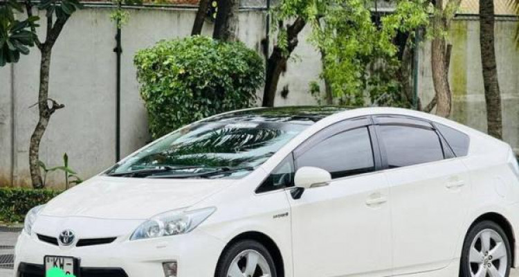 TOYOTA PRIUS 2011