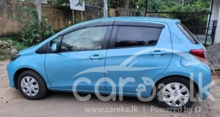 TOYOTA VITZ 2015