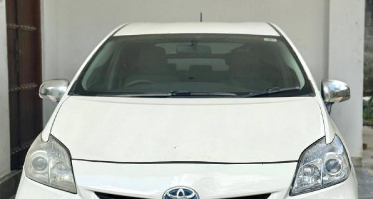 TOYOTA PRIUS 2011
