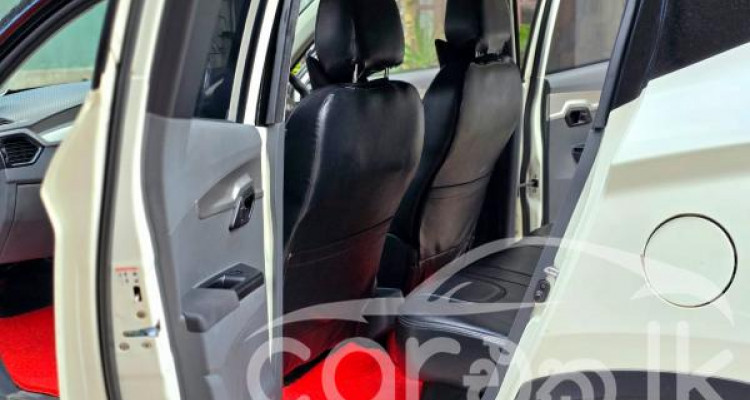 MAHINDRA KUV100 2020