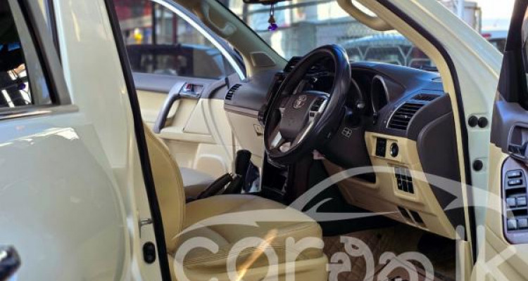 TOYOTA LAND CRUISER PRADO 150 2015