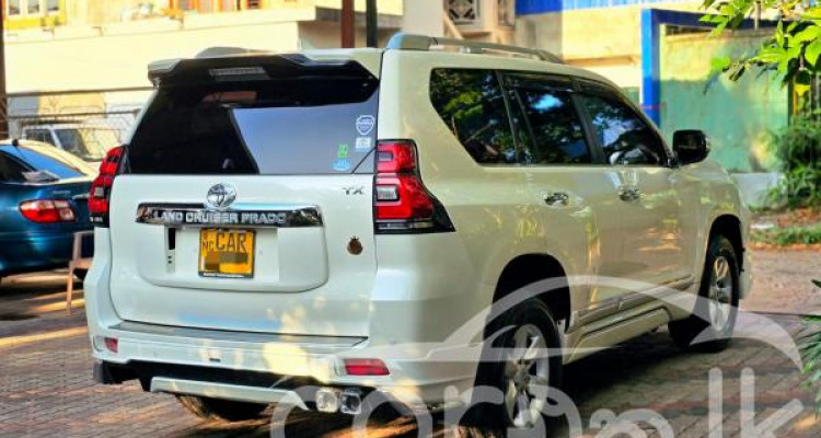 TOYOTA LAND CRUISER PRADO 150 2015