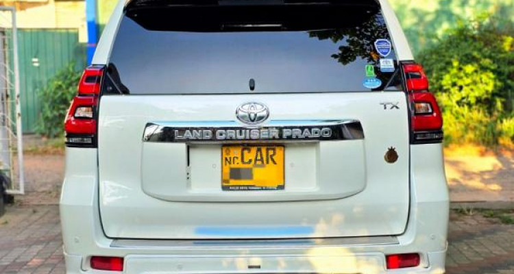 TOYOTA LAND CRUISER PRADO 150 2015