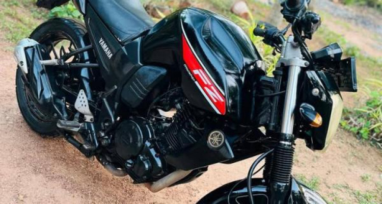 YAMAHA FZ 2015