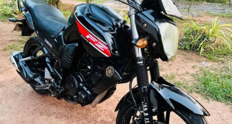 YAMAHA FZ 2015