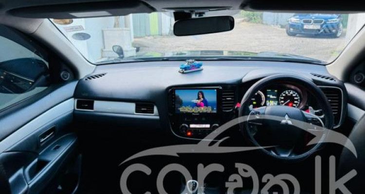 MITSUBISHI OUTLANDER PHEV 2014