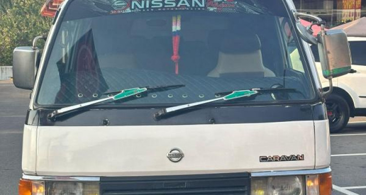 NISSAN CARAVAN 1989