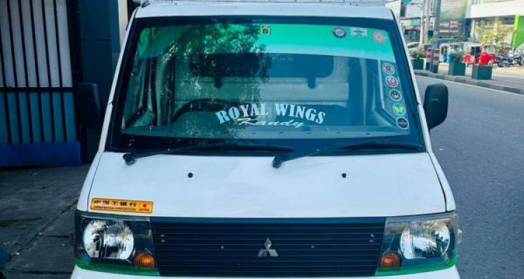 MITSUBISHI MINI TRUCK 2002