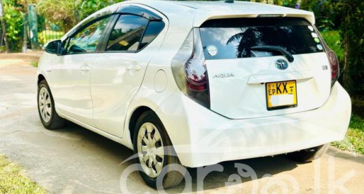 TOYOTA AQUA 2013