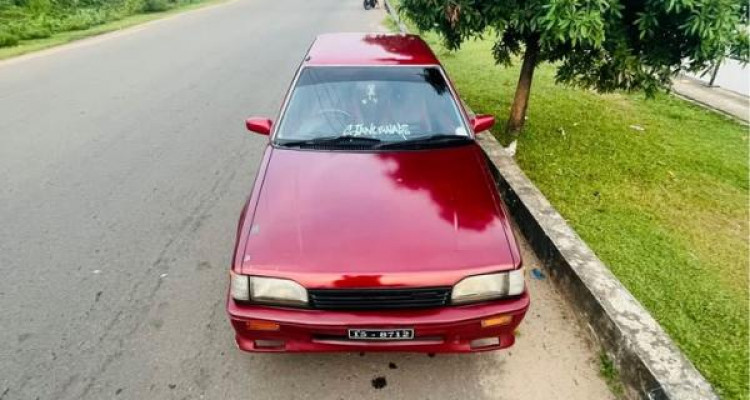 MAZDA FAMILIA 323 1988