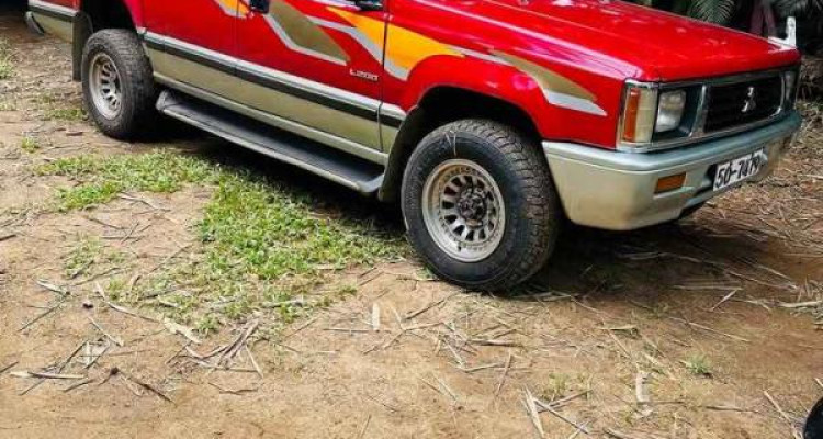 MITSUBISHI L200 1988