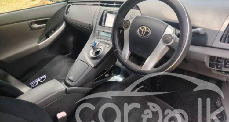 TOYOTA PRIUS 2010