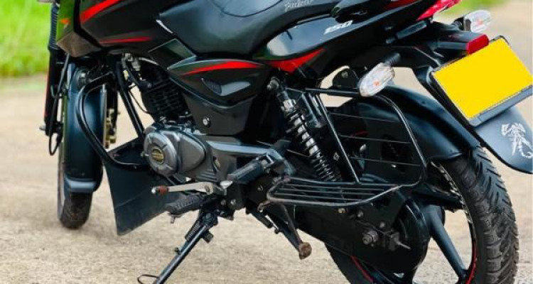 BAJAJ PULSAR 150 2017