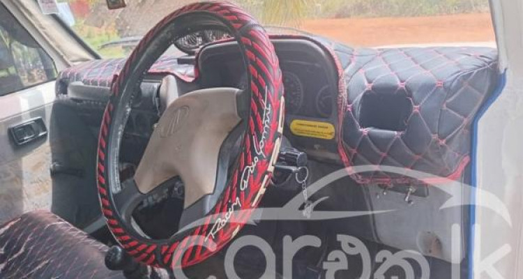 MAHINDRA BOLERO 2013