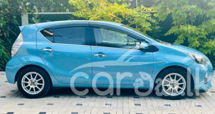 TOYOTA AQUA 2012