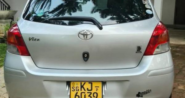 TOYOTA VITZ 2008