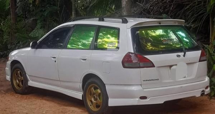 NISSAN WINGROAD 2001