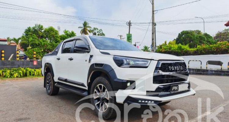TOYOTA HILUX 2023