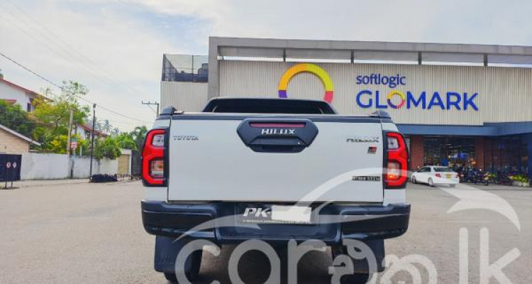 TOYOTA HILUX 2023