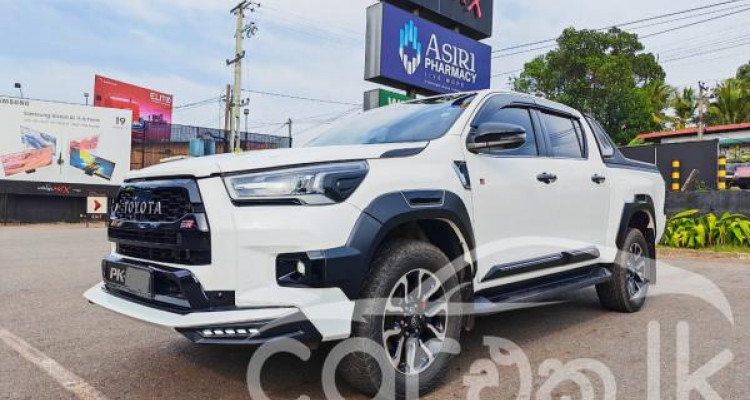 TOYOTA HILUX 2023