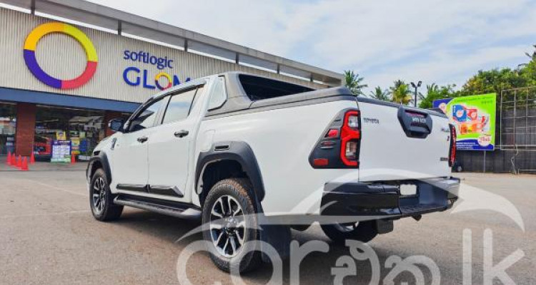 TOYOTA HILUX 2023