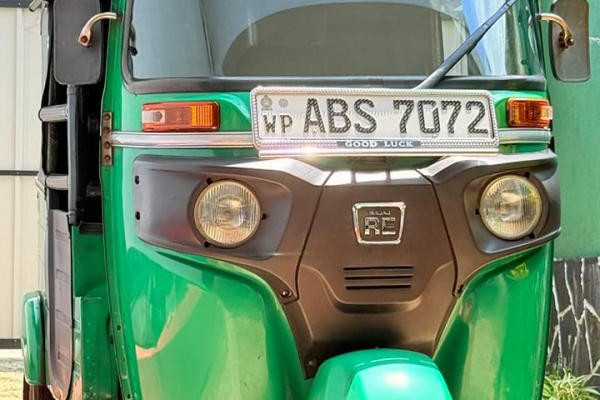 BAJAJ 2018 4 STROKE