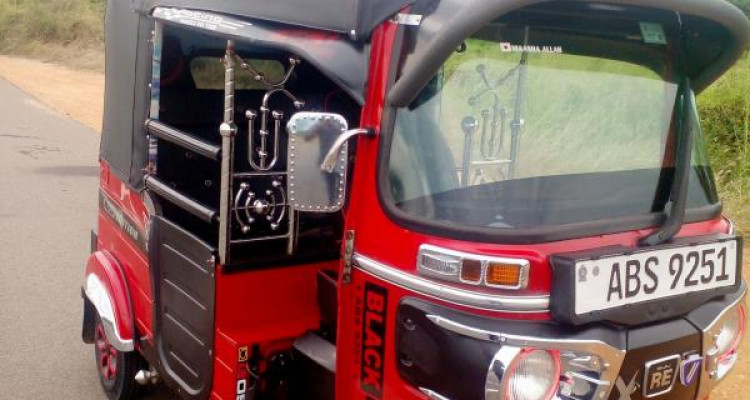 BAJAJ 2019 4 STROKE