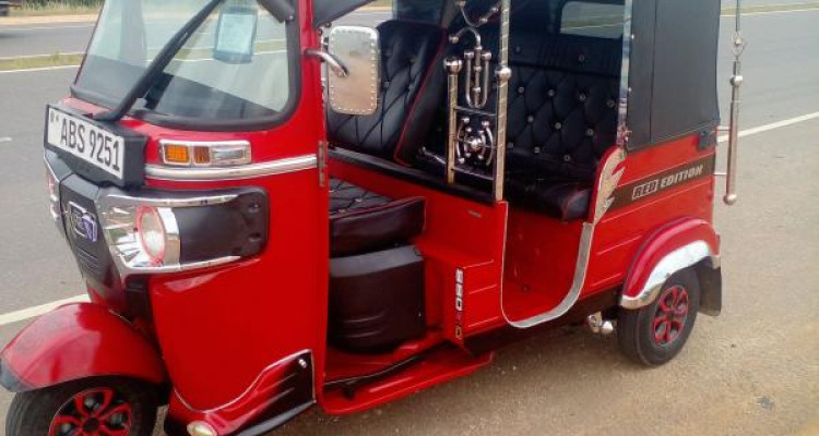 BAJAJ 2019 4 STROKE