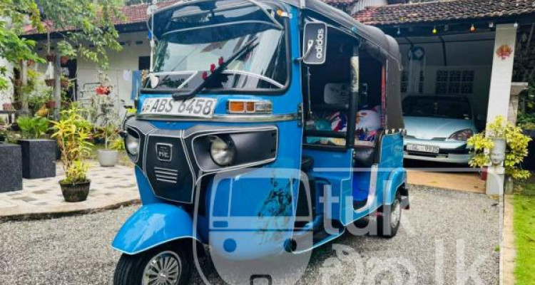 BAJAJ 2018 4 STROKE