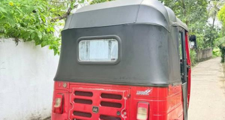 BAJAJ 2019 4 STROKE
