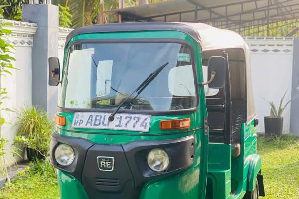 BAJAJ 2019 4 STROKE