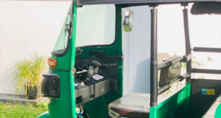 BAJAJ 2019 4 STROKE