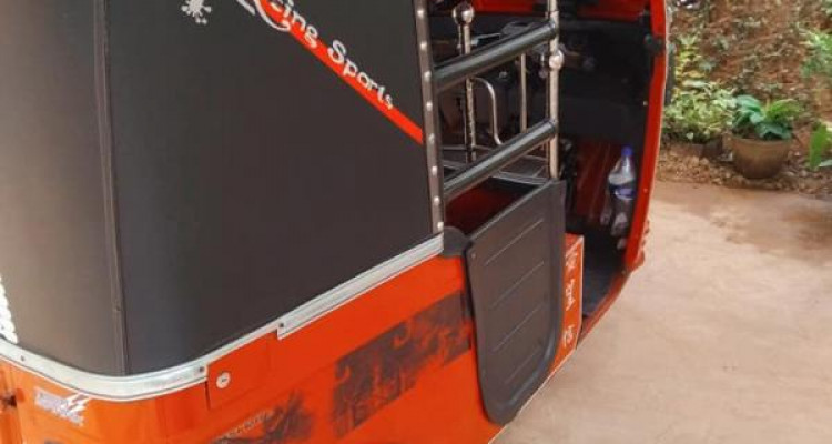 BAJAJ 2019 4 STROKE