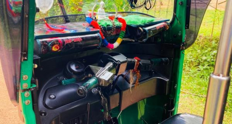 BAJAJ 2018 4 STROKE