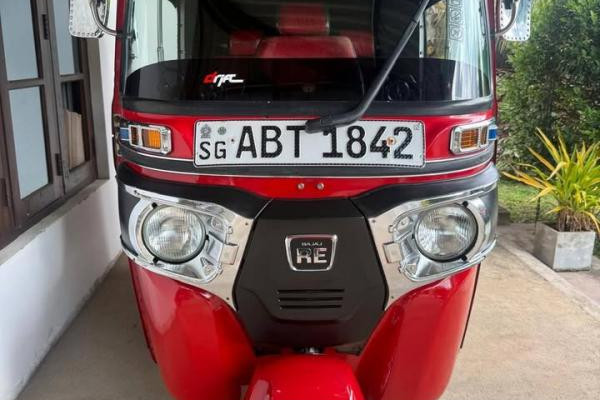 BAJAJ 2019 4 STROKE